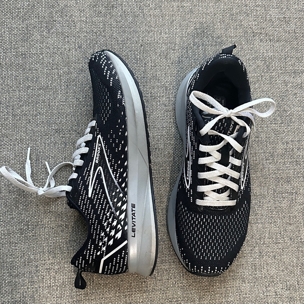 Brooks Levitate Women’s Black Running Shoes